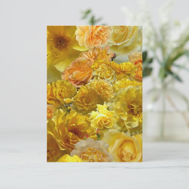 Pequeña Tarjeta plana de collage de rosa amarilla (Anverso de pie)