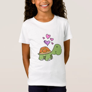 Pequeña tortuga linda con la camiseta del corazó