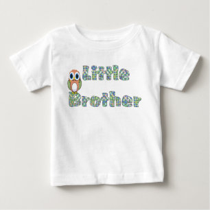 Pequeño Brother colorido y camiseta del búho