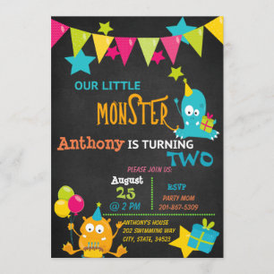 Pequeño monstruo que da vuelta a la invitación de