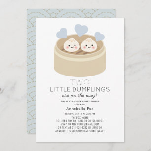 Pequeño niño que se tambalea con la invitación de 