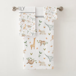 Pequeños animales de safari con toallas de baño