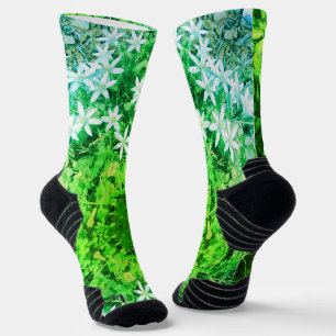 Pequeños calcetines de flores verdes y blancas