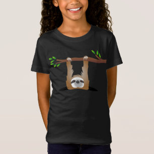 Perezoso colgando medio dentro de camiseta rota