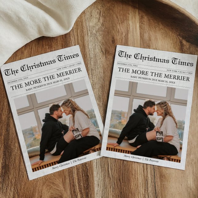 Periódico Cuantos más mejor Bebé Navidad (The more the merrier, Christmas Newspaper Family Holiday Card Pregnancy Announcement)