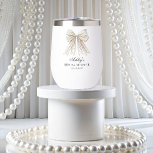 Perlas se doblan, está atando la ducha nupcial