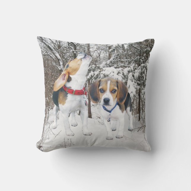 Perritos del beagle en almohada de la nieve del (Anverso)