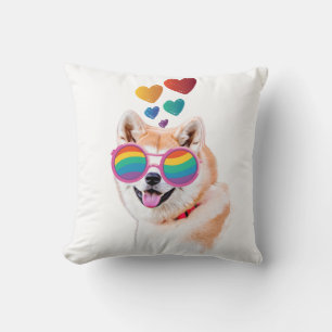 Perro Akita con Cojín decorativo El día de San Val