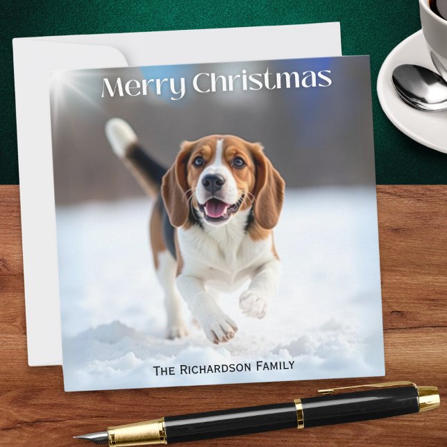 Perro Beagle Festivo en Navidad Nieve de Invierno (A personalized Christmas card, with picture of a beagle dog running through winter snow)