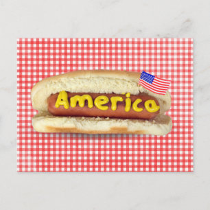 Perro caliente patriótico en la tarjeta postal de 