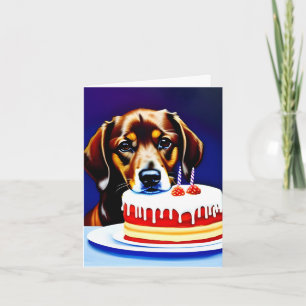 Perro con tarjeta de felicitación doblada de cumpl