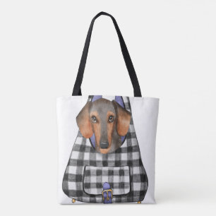 Perro de Dachshund en una bolsa