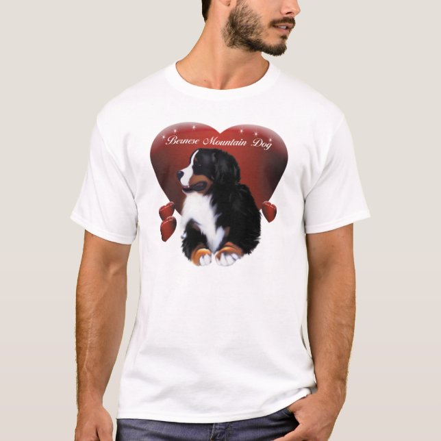 Perro del corazón de MadDog que le mira camisa (Anverso)