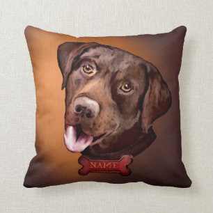Perro del labrador retriever - almohadas marrones