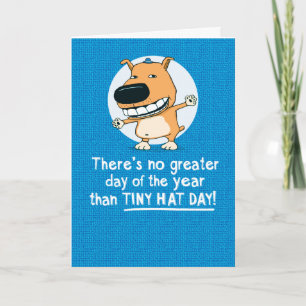 Perro divertido con la tarjeta de cumpleaños de un