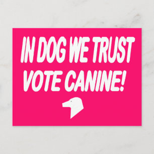 Perro en el que confiamos el perro con postal de t