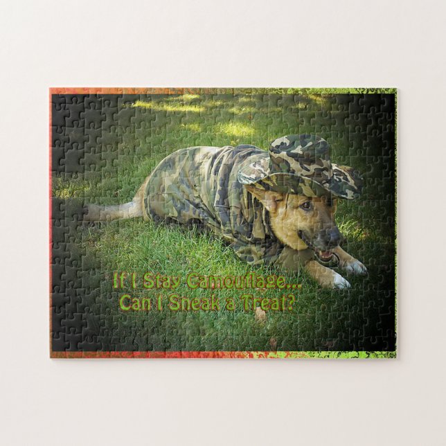 Perro en el rompecabezas de camuflaje (Horizontal)