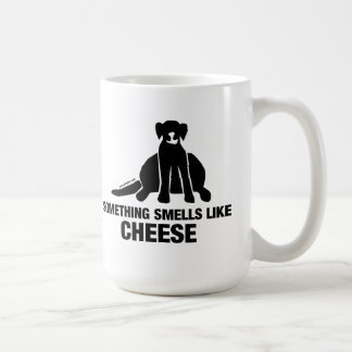 Perro gordo - algo huele como la taza del queso