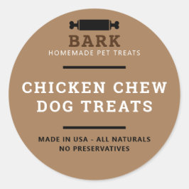 Perro mascota casero trata a pegatinas con etiquet