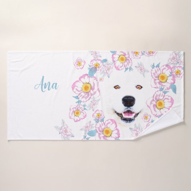 Perro Samoyed y flores rosadas, nombre personaliza (Toalla de baño)