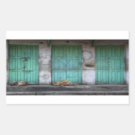 Perros perdidos delante del pegatina rectangular d