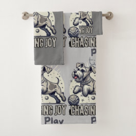 Perseguir a la diversión: Feliz perro gris en acci