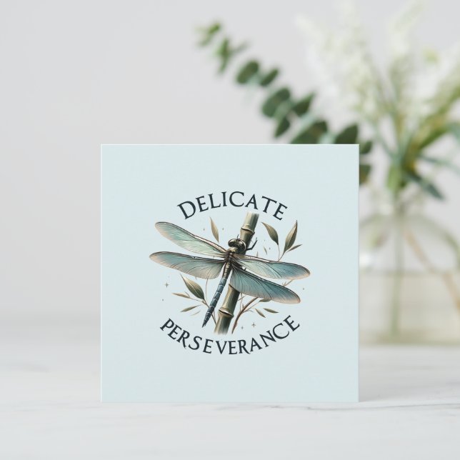 Perseverancia Delicada - Dragonfly artístico (Anverso de pie)