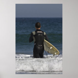 Persona que practica surf que espera la impresión