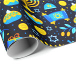 Personalice el papel de envolvimiento de oro azul<br><div class="desc">FELIZ HANUKKAH Estilo vacaciones envolver papel con símbolos Chanukah: Menorah, Dreidel, Magen David, etc. y el texto de oro "Feliz Hanukkah". ¡Un regalo PERSONALIZADO PERSONALIZADO! Papel de envolver perfecto para celebrar durante la temporada. . Único papel de envoltura Hanukkah para sus regalos! Podría ser personalizado con tu texto, tu imagen...</div>