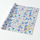 Personalice el papel de envolvimiento de vacacione<br><div class="desc">FELIZ HANUKKAH Estilo vacaciones envolver papel con símbolos Chanukah: Menorah, Dreidel, Magen David y "Happy Hanukkah" texto. ¡Un regalo PERSONALIZADO PERSONALIZADO! Papel de envolver perfecto para celebrar durante la temporada. . Único papel de envoltura Hanukkah para sus regalos! Podría ser personalizado con tu texto, tu imagen o memoria favorita. ¡Pon...</div>
