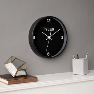 Personaliza el nombre en blanco en el reloj negro