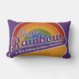 Personalizado arcoiris de equipo tirando almohada