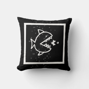 personalizado blanco FISH en almohada negra