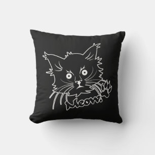 Personalizado de gato negro tirando almohada