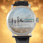 Personalizado de la familia de la foto reloj de te<br><div class="desc">Añade tu foto favorita de unas vacaciones de verano,  viajes,  hijos,  novia/novio o mascota. Números blancos. Plantilla para el texto,  letras blancas. Un gran regalo o placer de sus viajes o luna de miel.</div>