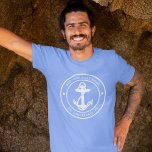 Personalizado de nombre de barco de anclaje náutic<br><div class="desc">Añade tu nombre y embarcadero haciendo clic en el botón "Personalizar" de arriba. Podrá navegar con estilo con nuestra franja náutica de personalizado. La camisa presenta un diseño bonito inspirado en las maravillas del océano, con motivos marítimos clásicos como un ancla y una cuerda. Tanto si viaja por la costa...</div>