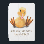 Personalizado de sonrisas de la cubierta del iPad<br><div class="desc">Gracioso Pato Amarillo Jugador Wink Happy Smile Personalizado Dibujo y texto - Elegir / Añadir su texto único / fuente / color - Hacer su regalo especial - Redimensionar y mover o eliminar y agregar elementos / imágenes con la herramienta de personalización ! - Dibujo y diseño por MIGNED. También...</div>