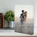 Personalizado de superposición de fotos de boda el<br><div class="desc">Personalice este bloque de fotos de personalizados de escritura de caligrafía de amor con los nombres de novias y novios y fecha y lugar de boda. Podría ser un regalo perfecto para los recién casados.</div>