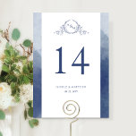 Personalizado, elegante Boda azul de la Marina de<br><div class="desc">Ayude a sus huéspedes a encontrar su mesa con este elegante número de tabla monogramado. Tarjetas de doble cara. El espacio despejado alrededor te da la libertad de usar un soporte de mesa o un marco. Diseño con un atractivo monograma de escudo botánico dibujado a mano en tonos azul marino...</div>