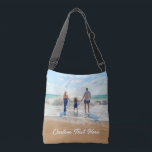 Personalizado Foto de Crossbody Bolsa tus fotos y<br><div class="desc">Personalizado Foto y texto Bolsa de cuerpo cruzado - Única tu propio diseño Familia personalizada / Amigos o regalo personal - Añadir tu foto / texto / más - Redimensionar y mover o eliminar y añadir elementos / imágenes con la herramienta Personalización ! Elija fuente / tamaño / color! Buena...</div>