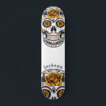 Personalizado Guay Skull Skateboard ilustrado<br><div class="desc">Guay ilustró skateboard de cráneo de azúcar con rosas personalizados con su nombre. Un audaz video en tu cara para abordar.</div>