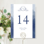 Personalizado, Moda Monograma Boda azul de la Mari<br><div class="desc">Ayude a sus huéspedes a encontrar su mesa con este elegante número de tabla monogramado. Tarjetas de doble cara. El espacio despejado alrededor te da la libertad de usar un soporte de mesa o un marco. Diseño con un atractivo monograma de escudo botánico dibujado a mano en tonos azul marino...</div>