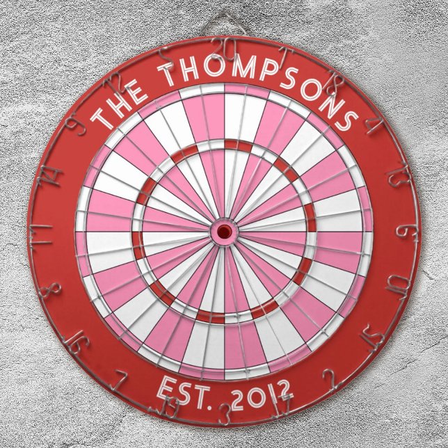Personalizado Nombre Familia Rojo Tablero Rosa (A fun red and pink dartboard. Personalize it with your name. A fun gift for Valentines Day, )