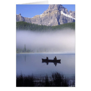 Pesca en canoa en el lago Waterfowl, Banff Naciona
