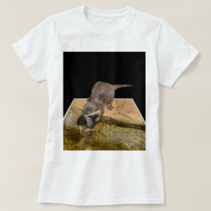 Pescado Otter Eating, Camiseta Blanca Damas