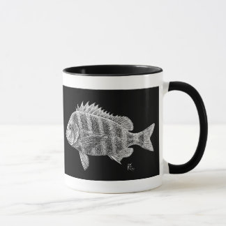 Pescados del Sheepshead en la taza