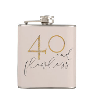 Petaca 40 y 40 años sin ley de color rosa y oro