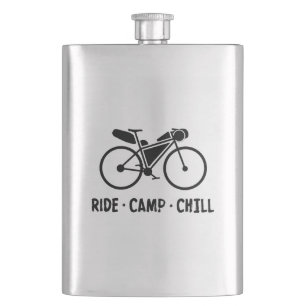 Petaca Acampar con bicicleta relajado