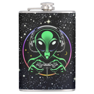 Petaca Alien jugando videojuegos con fondo estelar