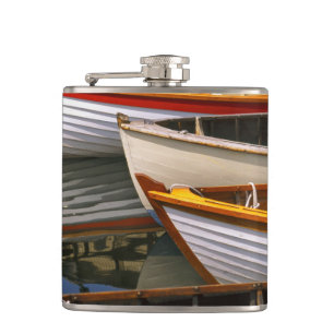 Petaca Barcos de colores vivos en el centro náutico de ma